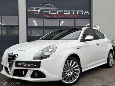 Wit Gebruikt 2012 Alfa Romeo Giulietta Distinctive Hatchback | € 5.945 (Eerlijke prijs)