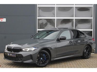Grijs Occasion 2022 BMW 330 M Sport Sedan | € 42.900 (Iets duurder)