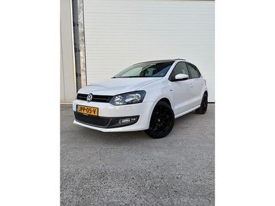 Wit Gebruikt 2013 VW Polo Life Hatchback | € 7.499 (Eerlijke prijs)