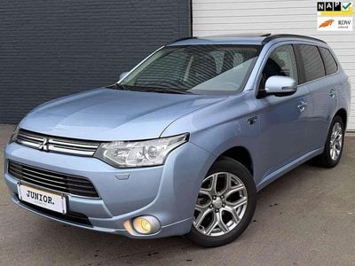 Blauw (metallic) Occasion 2014 Mitsubishi Outlander P-HEV Instyle SUV | € 9.450 (Goede deal)