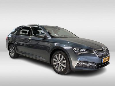 Grijs (metallic) Occasion 2021 Skoda Superb Stationwagen | € 25.745 (Goede deal)