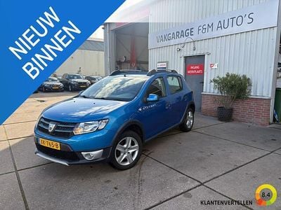 Blauw Gebruikt 2015 Dacia Sandero Lauréate Hatchback | € 6.950 (Eerlijke prijs)