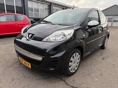 Zwart Gebruikt 2012 Peugeot 107 Urban Move Hatchback | € 4.250 (Eerlijke prijs)