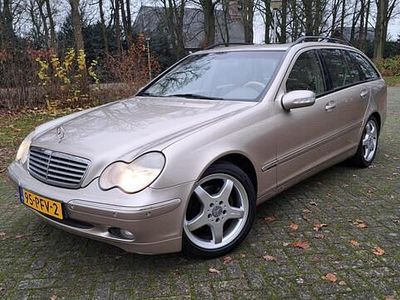 Beige (metallic) Occasion 2003 Mercedes C220 Elegance Stationwagen | € 2.399
