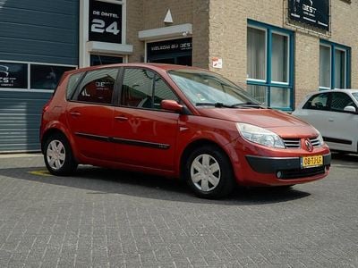 Rood Gebruikt 2006 Renault Scénic II Business MPV | € 1.295 (Goede deal)