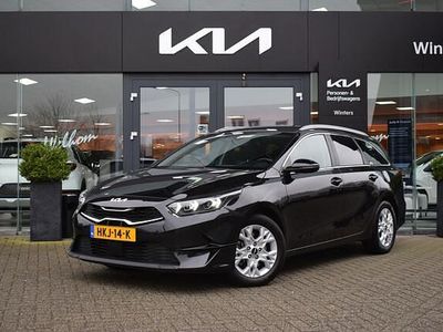 Zwart (metallic) Gebruikt 2025 Kia Ceed Sportswagon Stationwagen | € 30.885 (Eerlijke prijs)