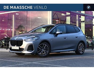 Grijs (metallic) Gebruikt 2022 BMW 220 M Sport Stationwagen | € 32.950