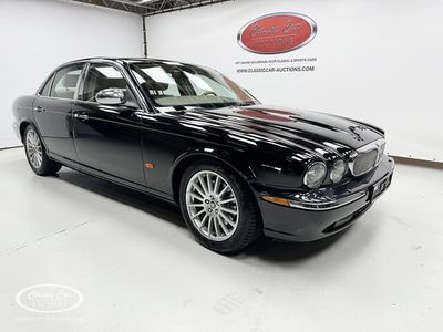 Zwart Gebruikt 2007 Jaguar XJ Sedan | € 8.000