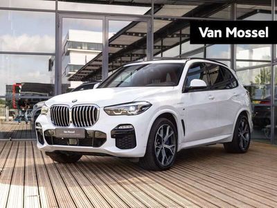 tweedehands BMW X5 xDrive45e High Executive | M-SPORT | LUCHTVERING | 21 INCH | PANORAMA / SCHUIF-KANTELDAK | SHADOWLINE | STOELVERWARMING | ACHTERUITRIJCAMERA | BTW AUTO |