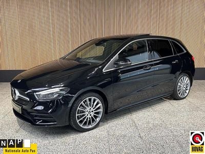 Zwart Gebruikt 2023 Mercedes B250e AMG line MPV | € 37.250 (Iets duurder)