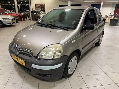 Grijs Gebruikt 2004 Toyota Yaris Hatchback | € 890 (Goede deal)