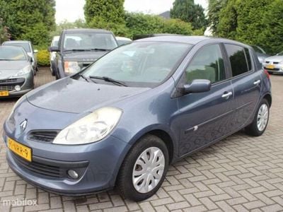 Blauw Gebruikt 2005 Renault Clio II Hatchback | € 2.250 (Iets duurder)