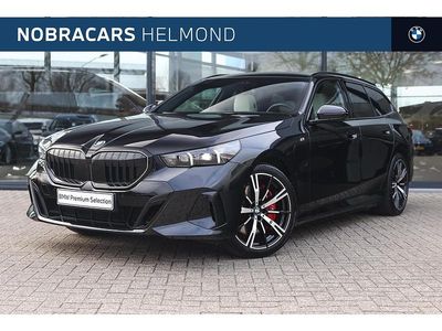 Zwart Occasion 2025 BMW 550e M Sport Stationwagen | € 84.450 (Duur)