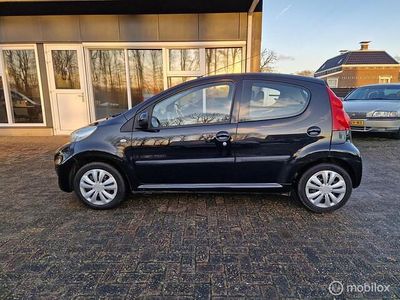 Occasion Peugeot 107 68 PK (50 kW) 2010 Zwart (metallic) Hatchback