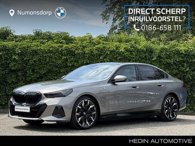 Grijs Gebruikt 2024 BMW 550e M Sport Sedan | € 87.895 (Iets duurder)