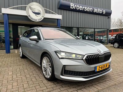Grijs Occasion 2024 Skoda Superb First Edition Stationwagen | € 37.745 (Eerlijke prijs)