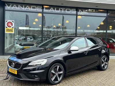 Zwart Occasion 2023 Volvo V40 R-Design Hatchback | € 14.449 (Super prijs)