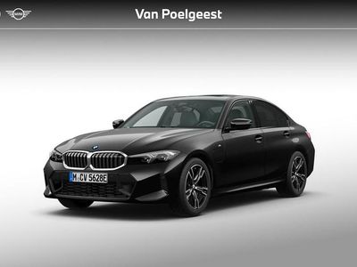 Nieuw BMW 330e Comfort Edition 292 PK (214 kW) 2025 Saphirschwarz metallic (475) (zwart metallic) Sedan