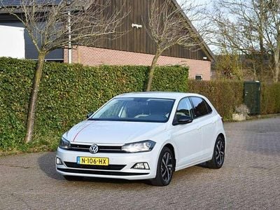Wit (metallic) Occasion 2018 VW Polo Beats Hatchback | € 10.950 (Eerlijke prijs)