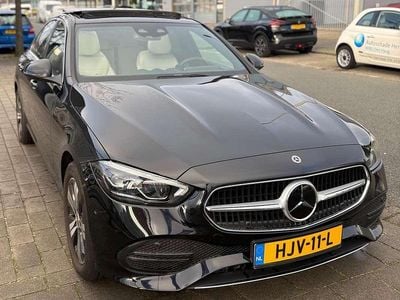 Zwart Gebruikt 2022 Mercedes C300e AMG line Sedan | € 37.250 (Goede deal)