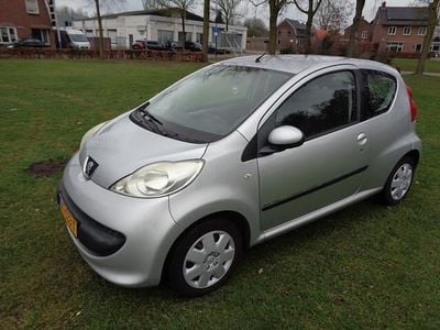 Occasion Peugeot 107 68 PK (50 kW) 2006 Grijs (metallic) Hatchback