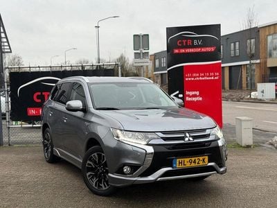 Grijs (metallic) Occasion 2015 Mitsubishi Outlander P-HEV SUV | € 10.295 (Eerlijke prijs)