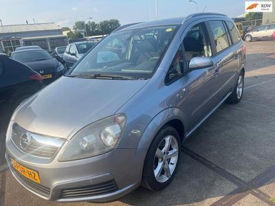 Grijs Gebruikt 2006 Opel Zafira Executive MPV | € 2.795 (Iets duurder)
