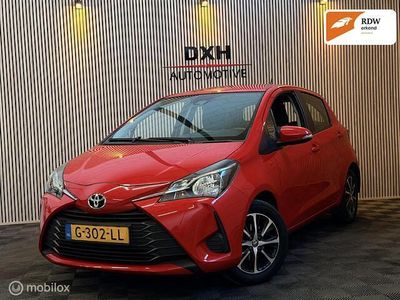 Occasion Toyota Yaris Connect Style 72 PK (52 kW) 2019 Rood Hatchback