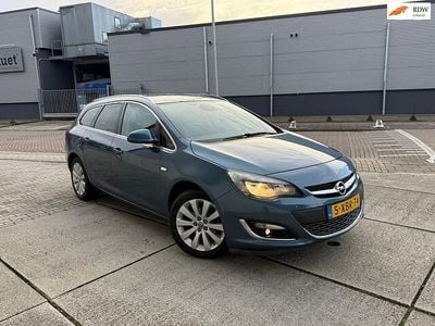 Blauw (metallic) Gebruikt 2014 Opel Astra Cosmo Stationwagen | € 8.950 (Eerlijke prijs)