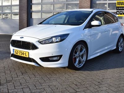 Wit Occasion 2015 Ford Focus Titanium Hatchback | € 13.950 (Duur)