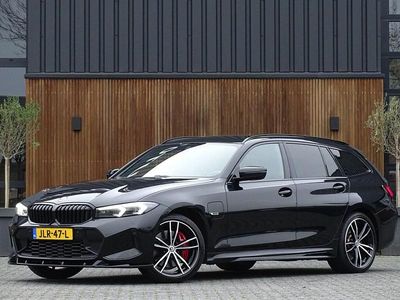 Zwart Occasion 2022 BMW 320 M Sport Stationwagen | € 33.995 (Iets duurder)