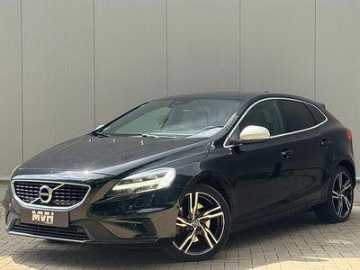 Zwart Gebruikt 2019 Volvo V40 R-Design Hatchback | € 18.950 (Eerlijke prijs)