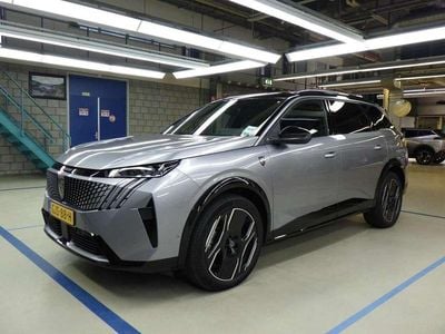 Peugeot e-5008