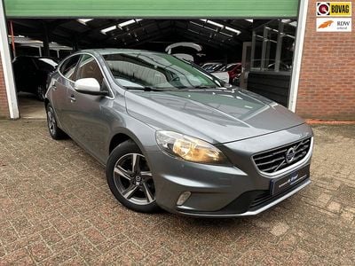 Grijs Gebruikt 2016 Volvo V40 R-Design Stationwagen | € 6.995 (Eerlijke prijs)
