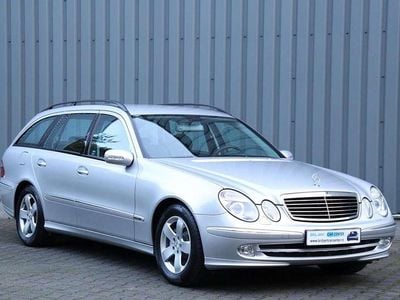 Grijs (metallic) Gebruikt 2004 Mercedes E320 Avantgarde Stationwagen | € 14.900