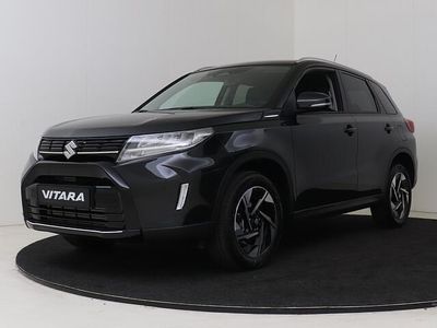 Zwart, metallic lak Nieuw 2025 Suzuki Vitara Style SUV | € 34.898 (Iets duurder)