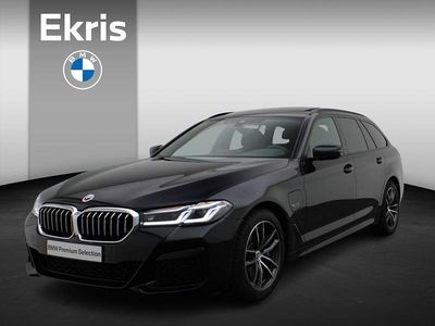 Zwart Occasion 2023 BMW 530e Executive Stationwagen | € 42.750 (Iets duurder)