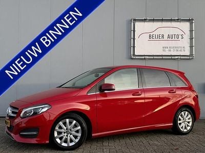 Rood Gebruikt 2017 Mercedes B180 Ambition MPV | € 14.895 (Goede deal)