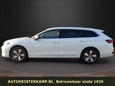 Wit Occasion 2024 VW Passat Stationwagen | € 47.950 (Eerlijke prijs)