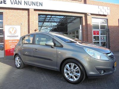 Bruin Occasion 2011 Opel Corsa Cosmo Hatchback | € 5.750 (Iets duurder)