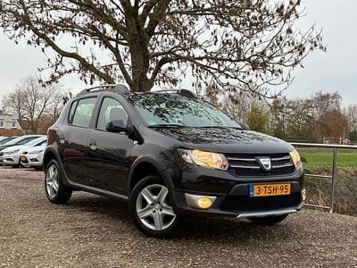 Zwart Gebruikt 2014 Dacia Sandero Lauréate Hatchback | € 4.975 (Eerlijke prijs)