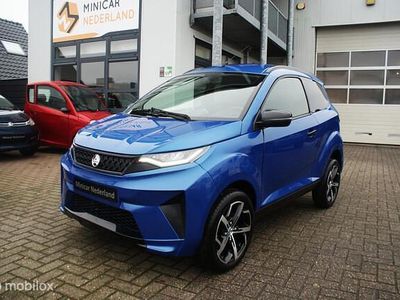 Blauw Gebruikt 2024 Aixam e-Crossover Premium Hatchback | € 19.950