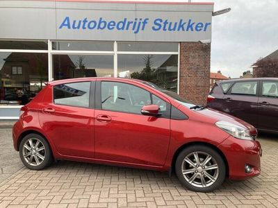 tweedehands Toyota Yaris 1.3 VVT-i CVT-Automaat Dynamic Trekhaak 50.000 km.