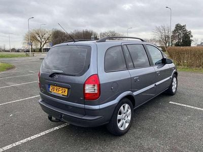 Grijs Gebruikt 2005 Opel Zafira MPV | € 2.750 (Eerlijke prijs)