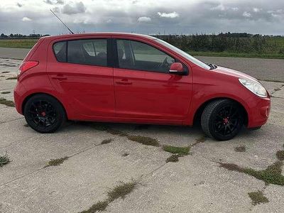 Rood Gebruikt 2011 Hyundai i20 MPV | € 3.250 (Eerlijke prijs)