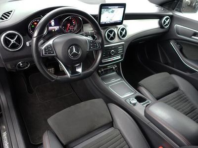 tweedehands Mercedes CLA180 AMG Urban edition aut- Xenon Led, Camera, Sfeerverlichting, Dynamic select, Alcantara Sport Interieur, Park Assist