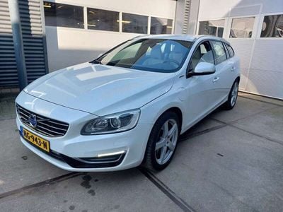 Wit, metallic lak Gebruikt 2015 Volvo V60 Stationwagen | € 6.950 (Eerlijke prijs)