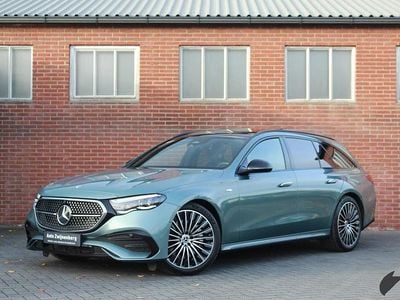 Groen Gebruikt 2025 Mercedes E300 AMG line Stationwagen | € 65.900