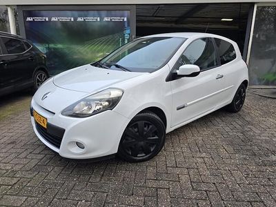 Wit Gebruikt 2011 Renault Clio II Authentique Hatchback | € 3.950 (Iets duurder)