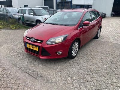Rood Gebruikt 2013 Ford Focus Titanium Stationwagen | € 2.750 (Eerlijke prijs)